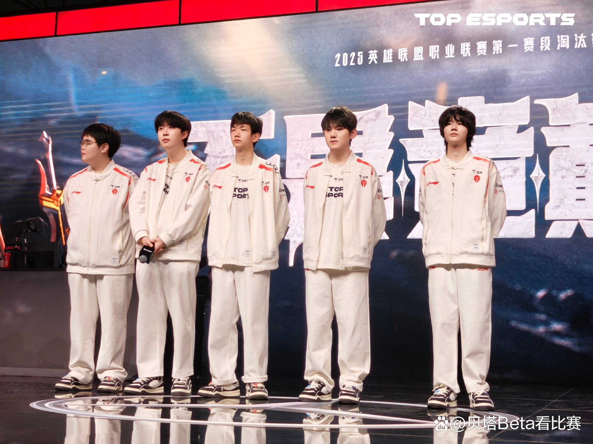 开云体育下载-T1横扫EDG，Perkz完成史诗逆转宿命之战四强赛，让粉丝疯狂欢呼