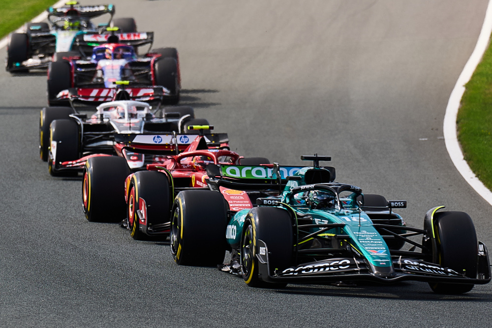 开云体育中国-索伯车队横扫梅赛德斯，塞恩斯状态火热的简单介绍